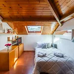 Cozy Rooftop Flat - Steps From The Sea - Ac And Wifi