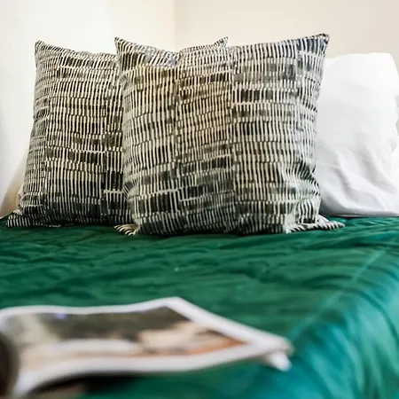 Cozy Rooftop Flat - Steps From The Sea - Ac And Wifi Appartement