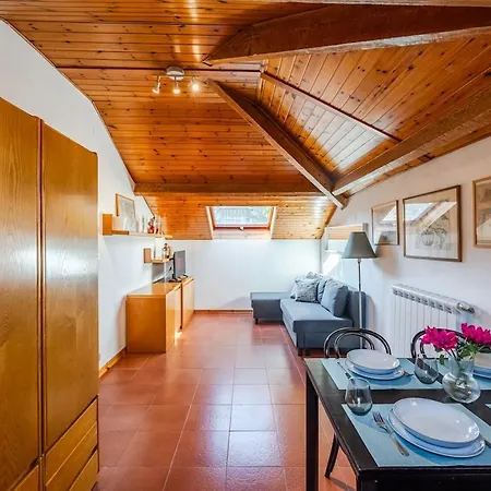 Apartmán Cozy Rooftop Flat - Steps From The Sea - Ac And Wifi *