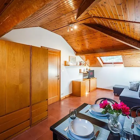Cozy Rooftop Flat - Steps From The Sea - Ac And Wifi *