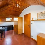 Cozy Rooftop Flat - Steps From The Sea - Ac And Wifi *