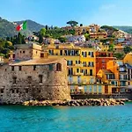 Cozy Rooftop Flat - Steps From The Sea - Ac And Wifi Appartement