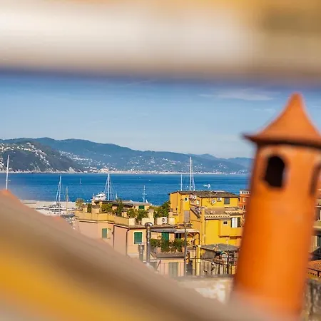 Cozy Rooftop Flat - Steps From The Sea - Ac And Wifi *