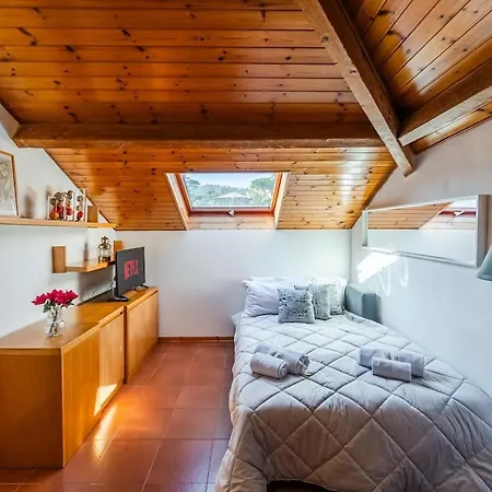 Cozy Rooftop Flat - Steps From The Sea - Ac And Wifi