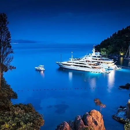 公寓 Cozy Rooftop Flat - Steps From The Sea - Ac And Wifi *