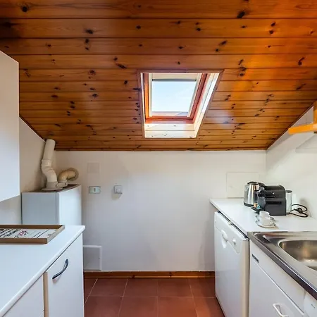 Lejlighed Cozy Rooftop Flat - Steps From The Sea - Ac And Wifi *