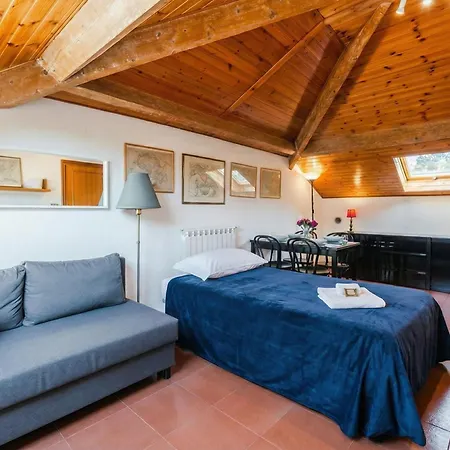 Cozy Rooftop Flat - Steps From The Sea - Ac And Wifi *