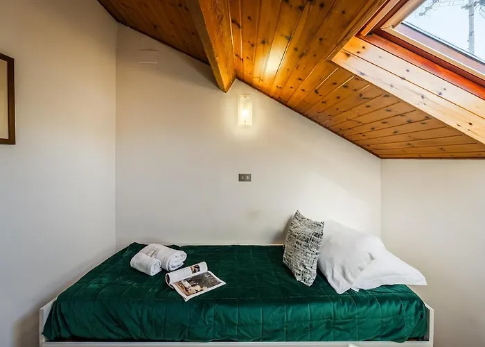 Cozy Rooftop Flat - Steps From The Sea - Ac And Wifi Apartman