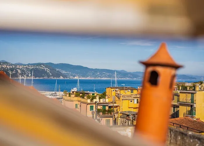 Cozy Rooftop Flat - Steps From The Sea - Ac And Wifi *