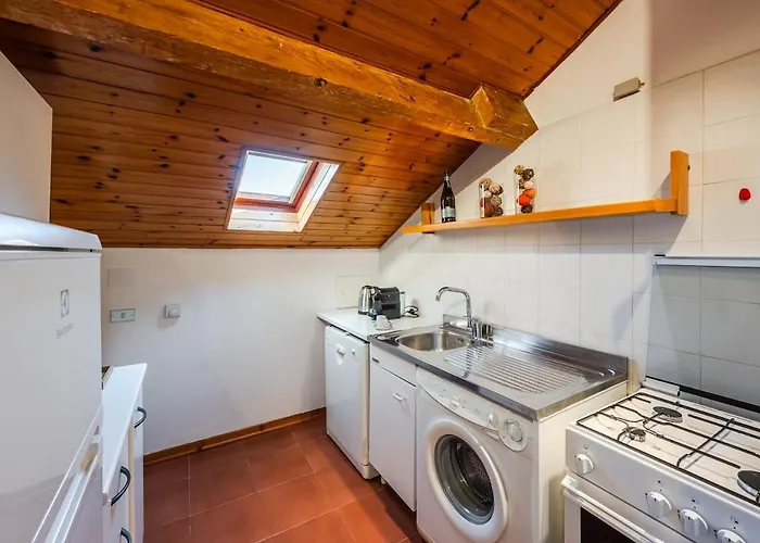 Appartement Cozy Rooftop Flat - Steps From The Sea - Ac And Wifi *