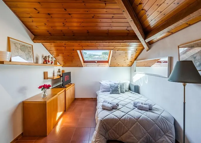 Cozy Rooftop Flat - Steps From The Sea - Ac And Wifi