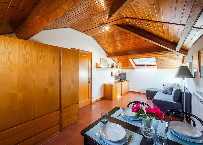 Cozy Rooftop Flat - Steps From The Sea - Ac And Wifi *