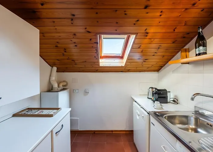 Appartement Cozy Rooftop Flat - Steps From The Sea - Ac And Wifi *