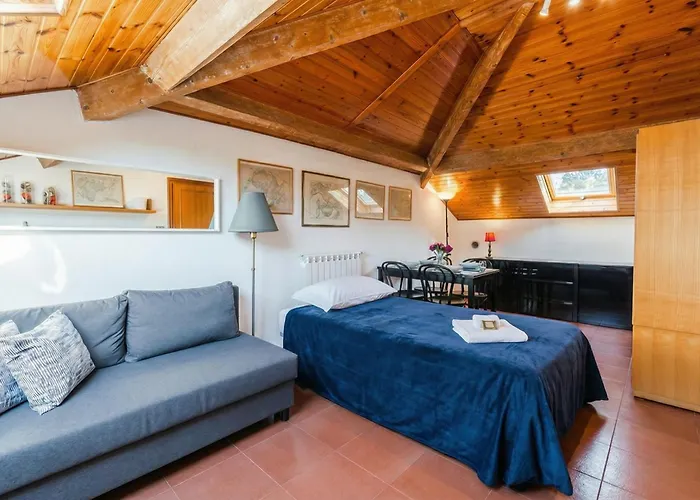 Cozy Rooftop Flat - Steps From The Sea - Ac And Wifi *
